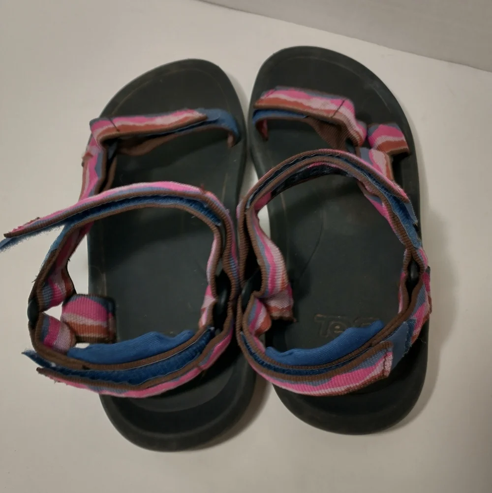 Teva Kids Hurricane XLT2‎ Sandal, Water Sports, Outdoors, Pink And Blue, Size 4